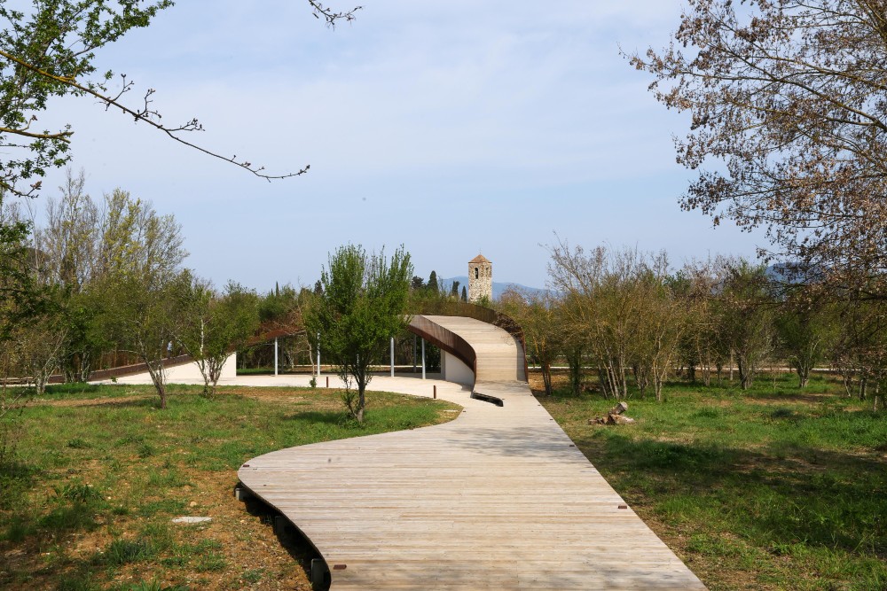 Dopo varie denuncie, arriva l'intervento del Comune: maxi-pulizia ai giardini Santa Rosa