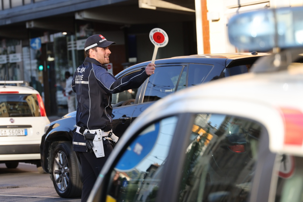 Pullman con studenti resta incastrato sulla strada: diversi feriti, uno trasportato a Careggi