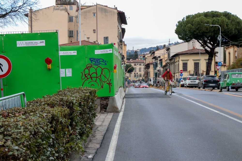 Maxi gru dagli USA per il nuovo ponte: lavori e chiusure estive a Firenze