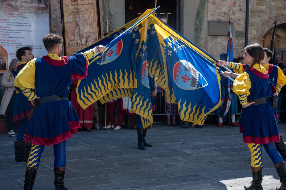 Trofeo Marzocco, sbandieratori in gara nel cuore di Firenze