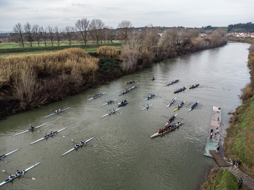 Arno, caos tra barche e turisti: “Traffico fluviale” senza regole