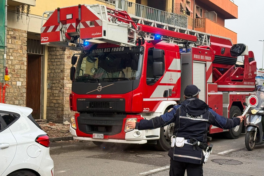 Maltempo: a Firenze cade albero, danneggiate quattro auto in sosta