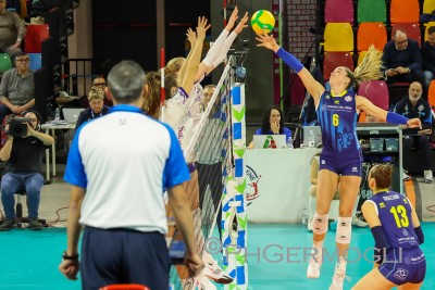 Volley: A1 donne. Scandicci, via anche Ruddins