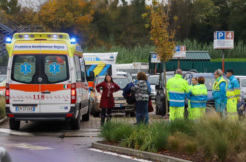 Spray al peperoncino sull’autobus 23 a Firenze: autista e passeggeri al pronto soccorso