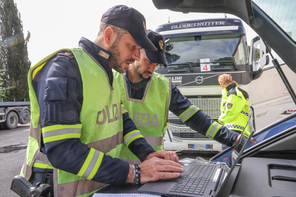 Scandicci, più controlli notturni contro il degrado: rafforzata la presenza della polizia locale