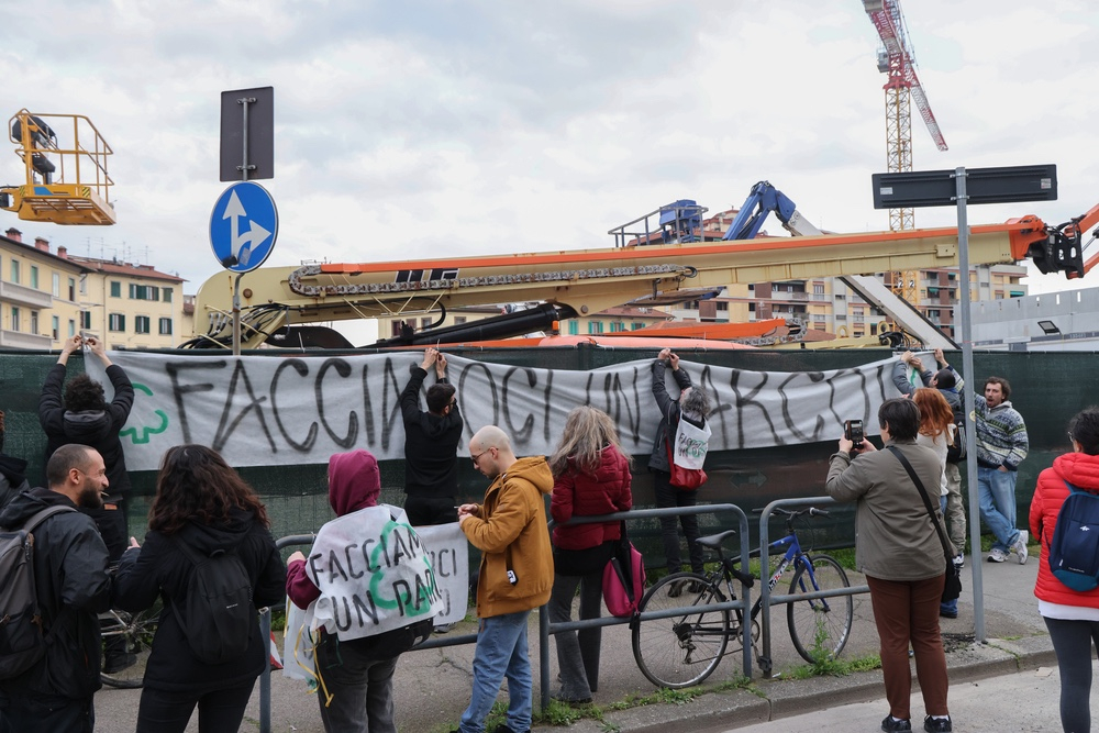 Crollo di Firenze, gruppo di residenti: “Parco e servizi al posto del supermercato”