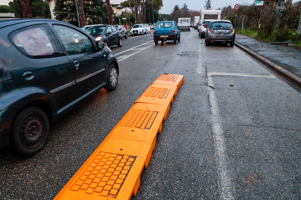 Scandicci, polemiche sulla pista ciclabile in via de’ Rossi: carreggiata ridotta e proteste