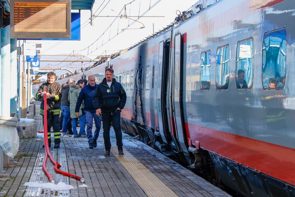 Molestie a donne in treno, arrestato un 19enne