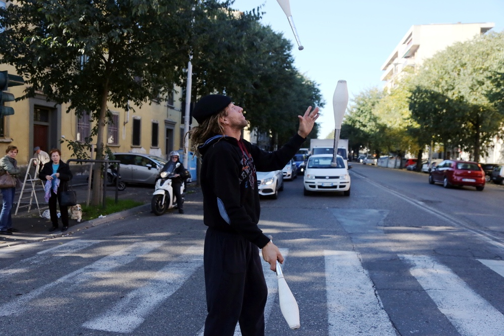  Firenze, scontro sugli artisti di strada in piazza Santa Trinita