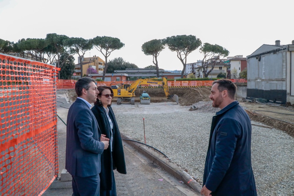 Villa Costanza, Sereni: “Bus turistici da gestire meglio per evitare il sovraffollamento”