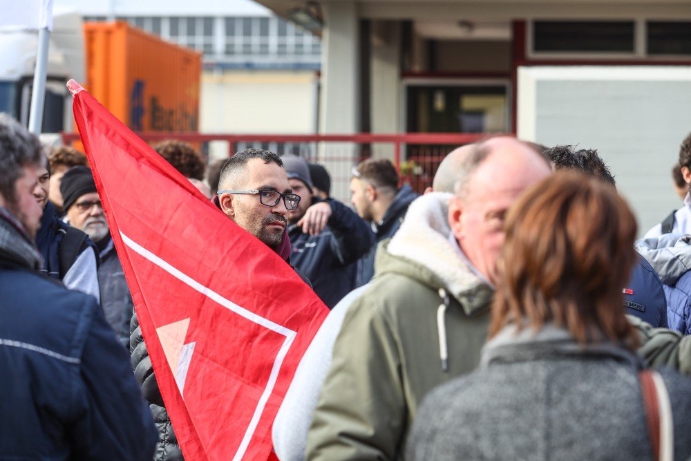 Toscana, industria in crescita ma salari fermi: profitti in aumento e lavoro sempre più fragile