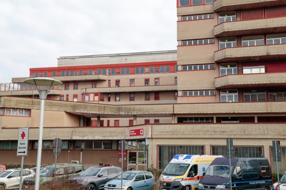 Padre e figlio aggrediti da giovani sconosciuti durante lite