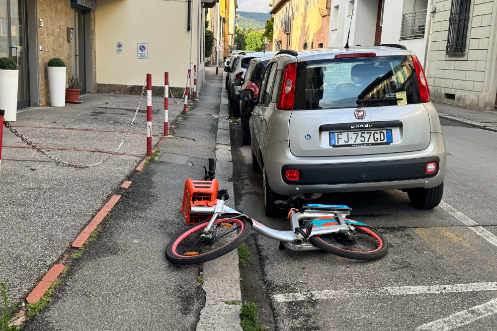 Firenze e il fallimento della micromobilità: il problema non sono i mezzi, siamo noi