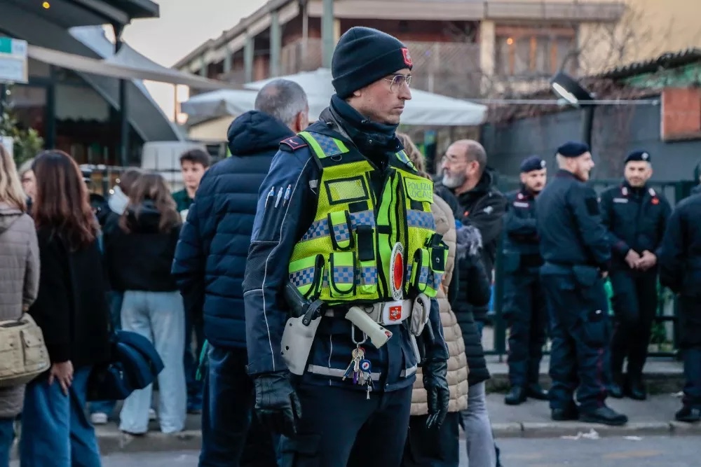 Terrorismo, nel cellulare del 15enne arrestato video, mappe e sopralluoghi sospetti: novità importanti 
