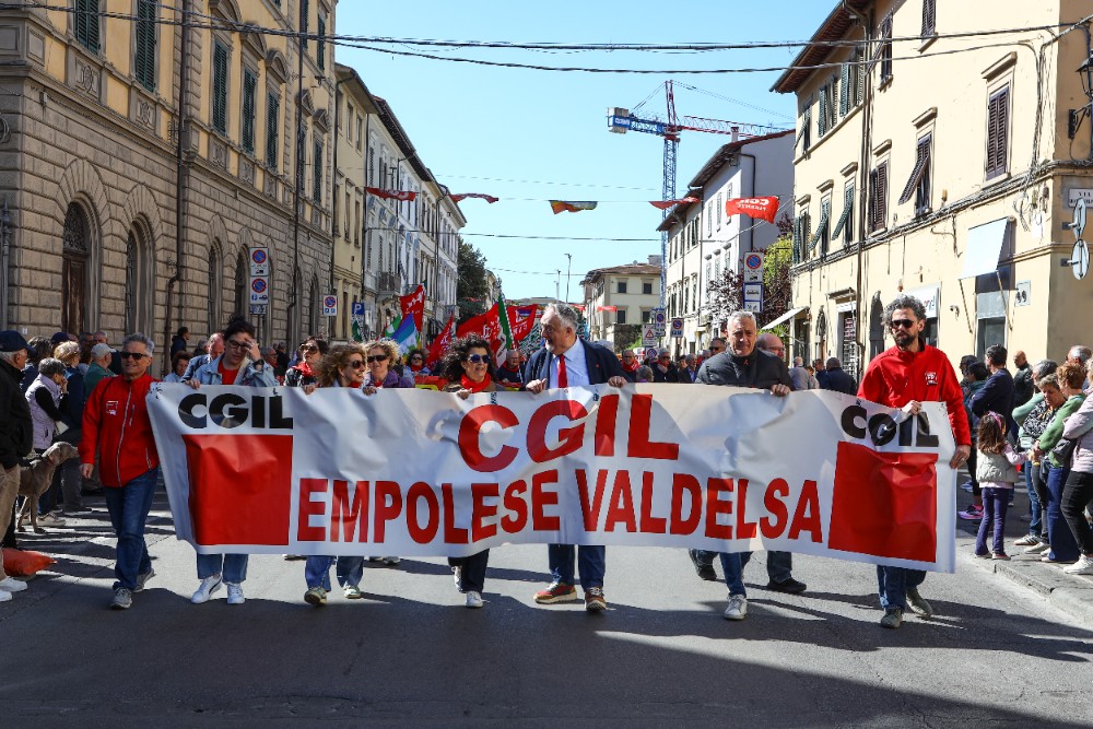Empoli, presidio Cgil davanti all’ospedale San Giuseppe: “Mancano 200 operatori”