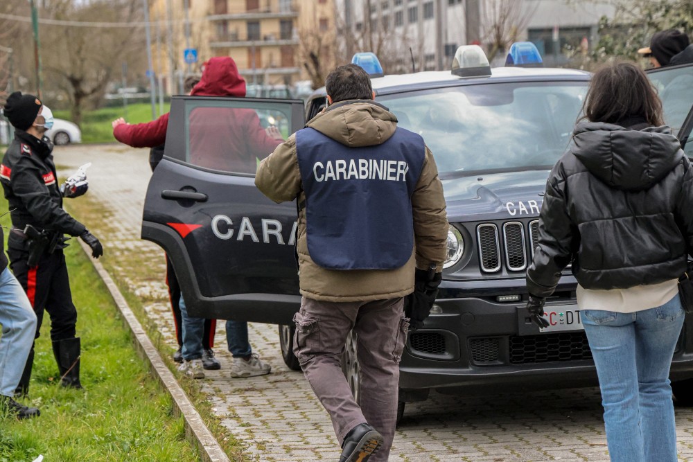 Firenze, denuncia di violenza sessuale dopo una serata in un locale: indagini in corso