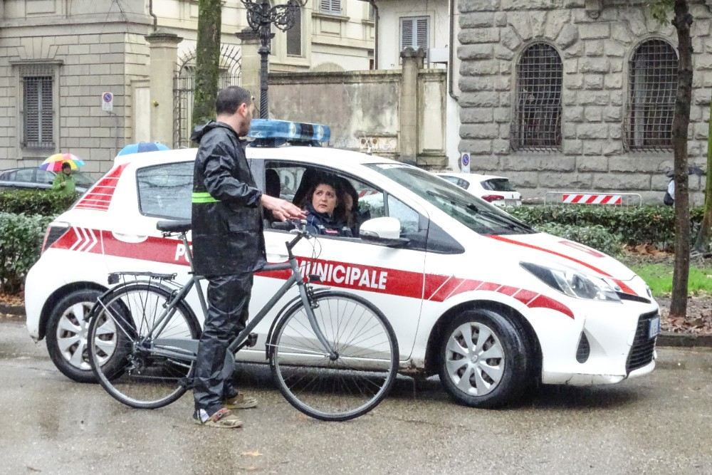 Armato di coltello arrestato durante una lite in piazza a Borgo San Lorenzo