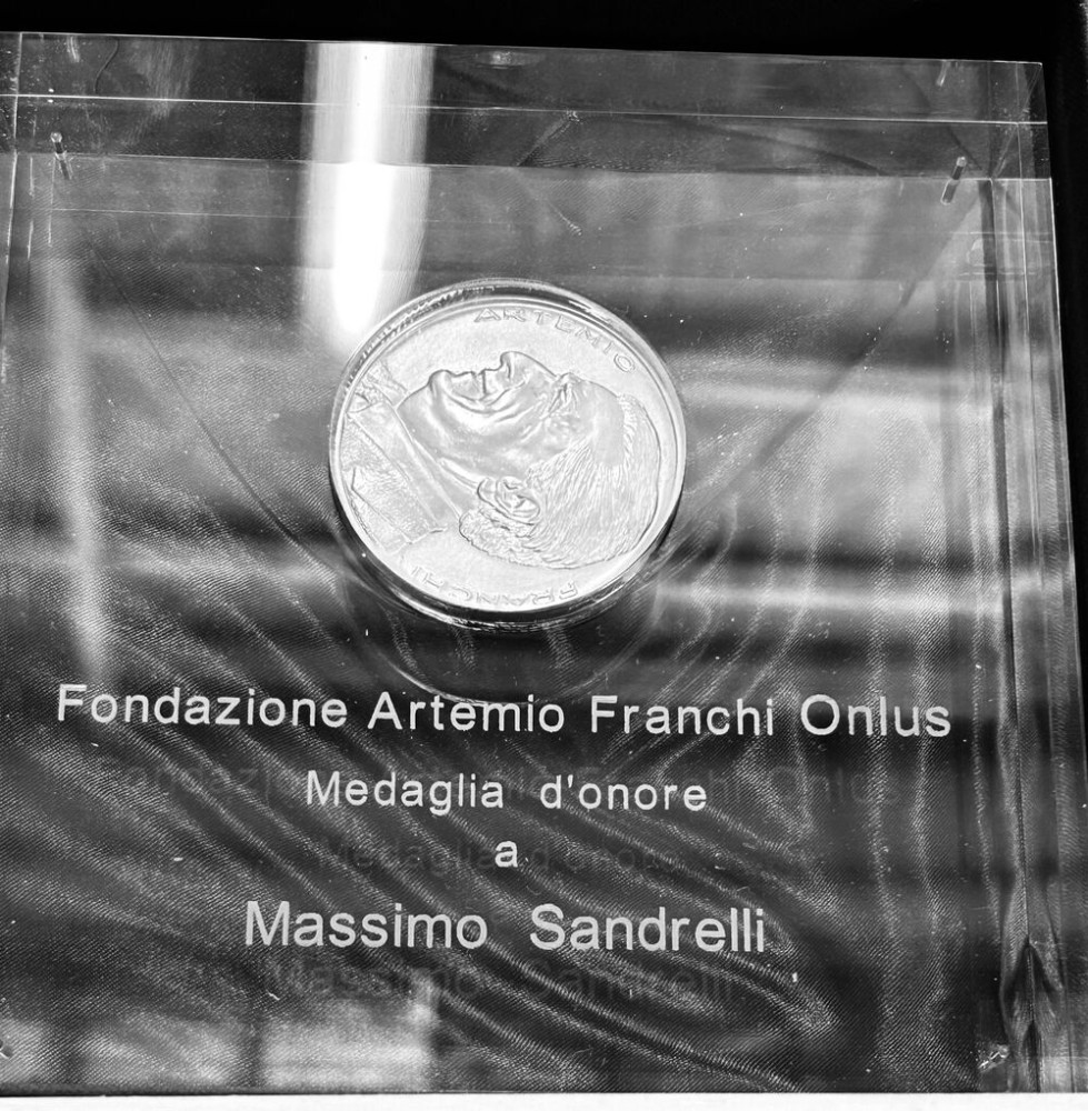 Massimo Sandrelli premiato con la Medaglia d’Onore Artemio Franchi