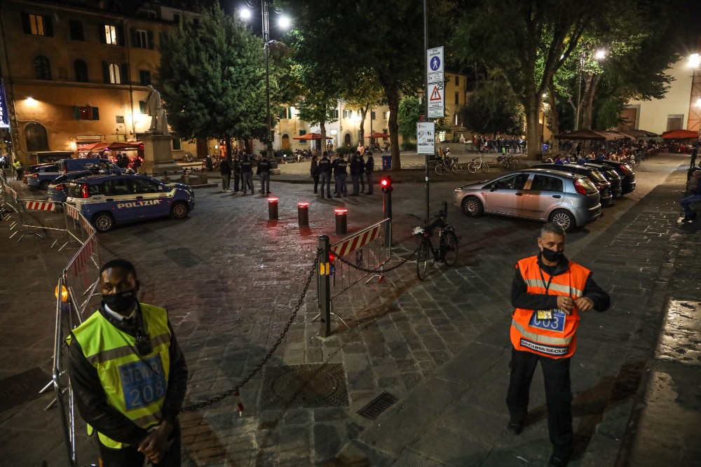 Tornano gli “angeli della movida”: 24 steward per vigilare sulle notti fiorentine