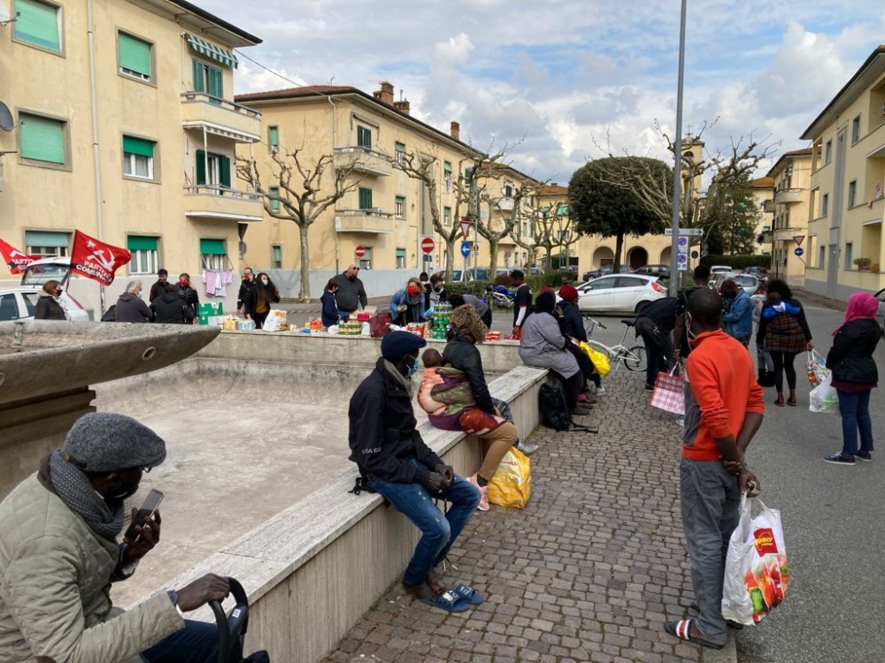 Lavoro povero a Firenze, cresce il numero di famiglie che chiedono aiuto per fare la spesa