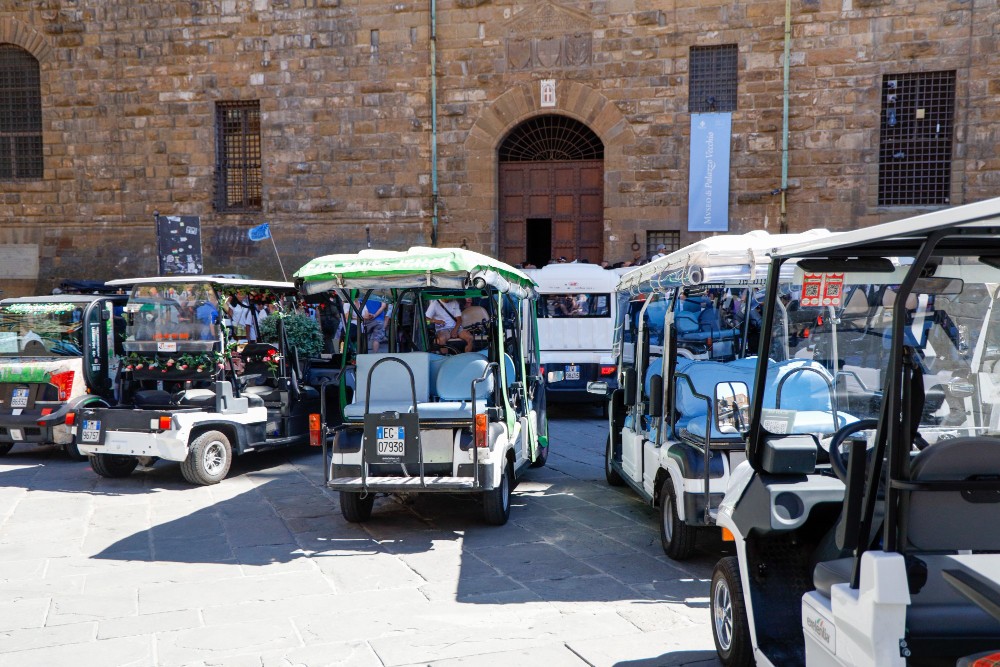 Veicoli turistici nel mirino, nuove segnalazioni nel centro di Firenze