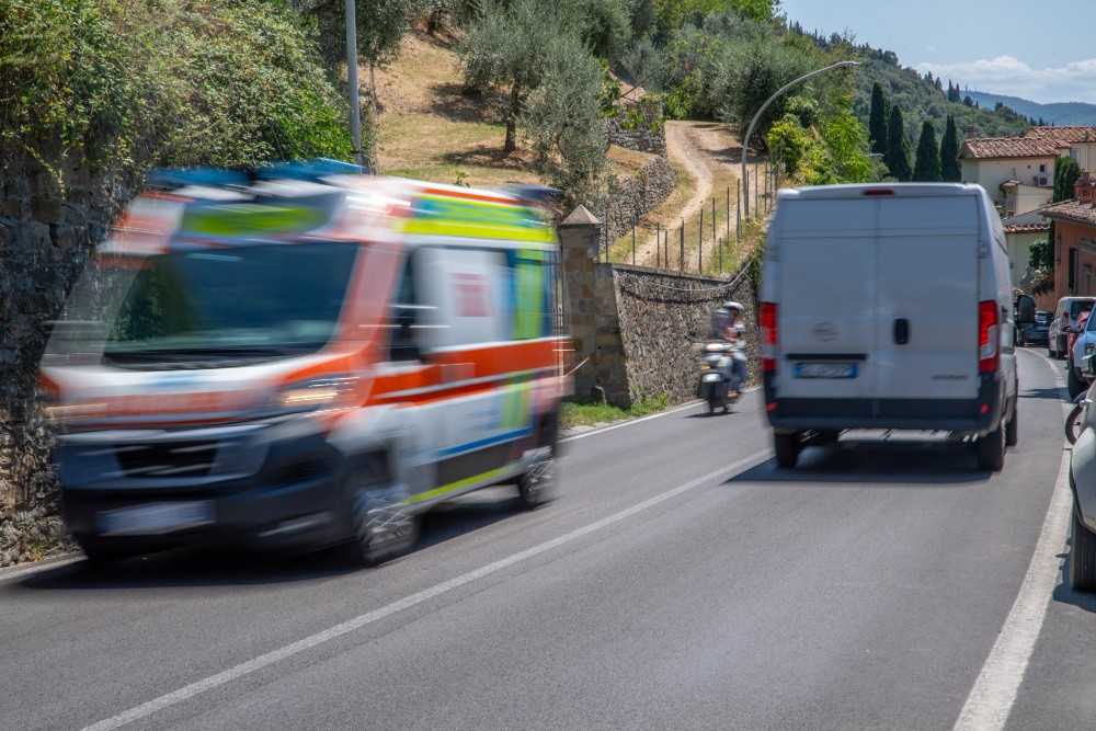 Auto fino a 150 km/h in città: Firenze alle prese con l’emergenza velocità