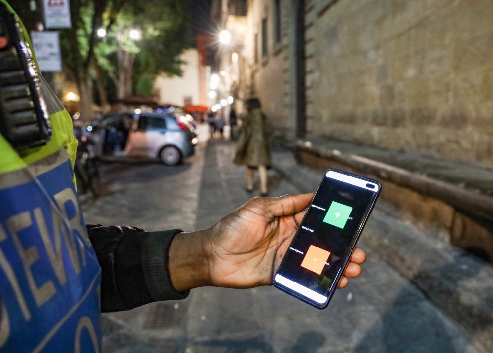 Movida, tornano gli steward nelle piazze di Firenze: 24 operatori fino a gennaio 2027
