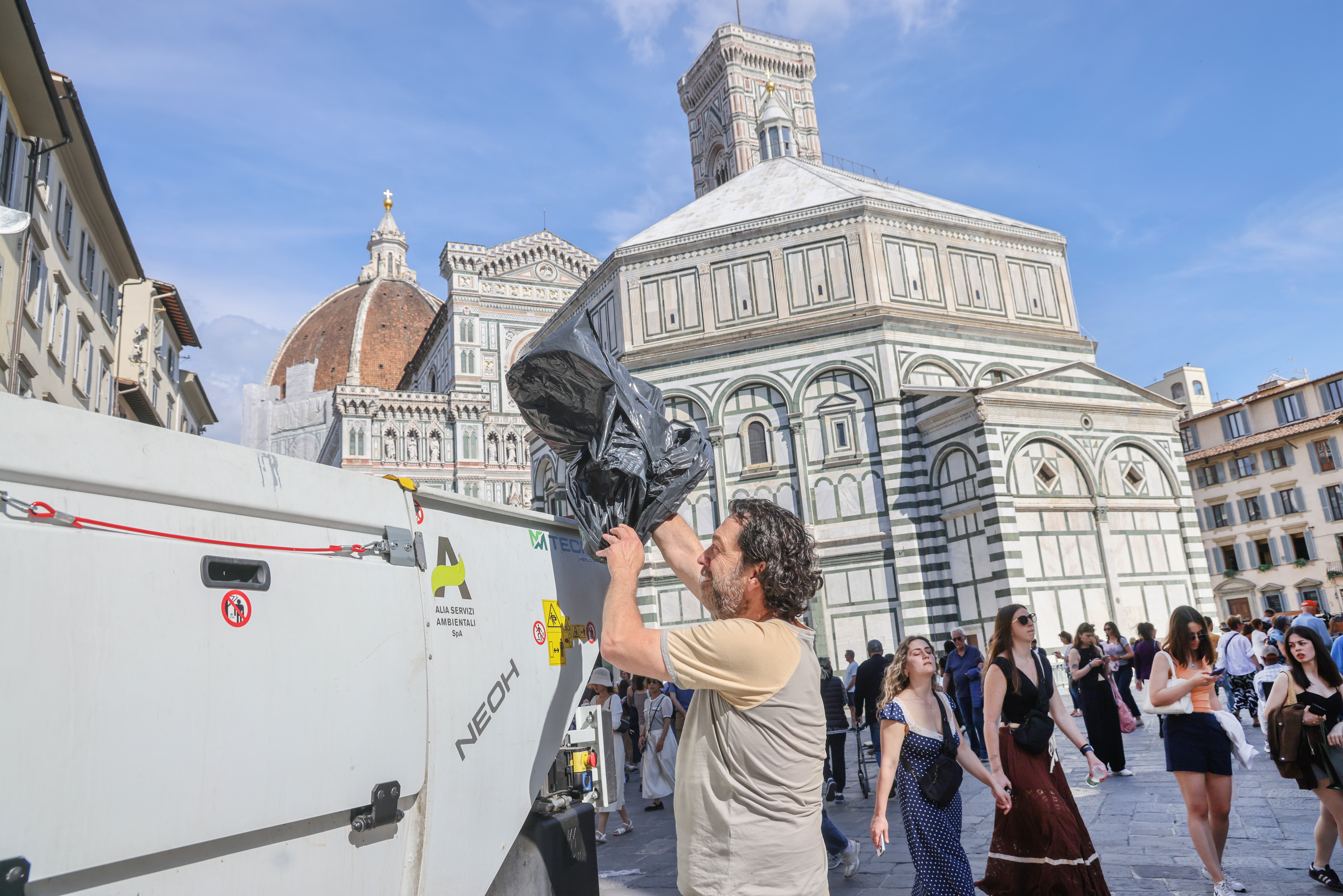 Firenze: traffico in tilt per incidenti, possibili ritardi nella raccolta rifiuti