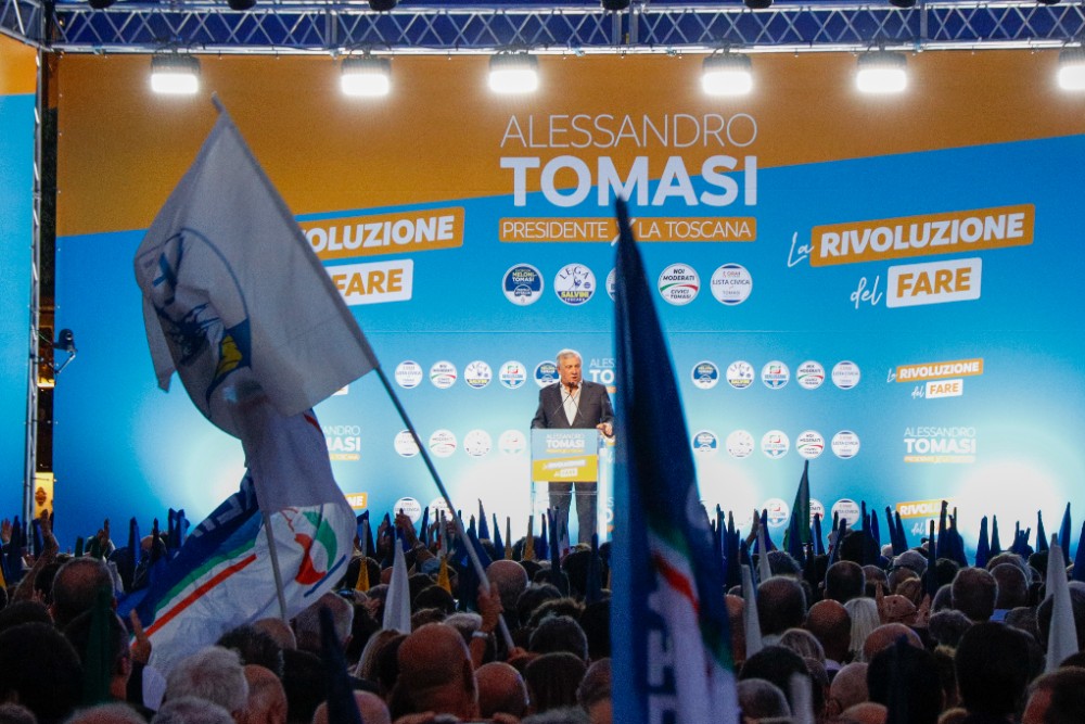 Il portavoce dell’opposizione Alessandro Tomasi: “Monni confonde l’assessorato con il partito. Se non vuole confrontarsi con chi lavora negli ospedali e nei pronto soccorso si dimetta. Quello che ricopre è un ruolo istituzionale”