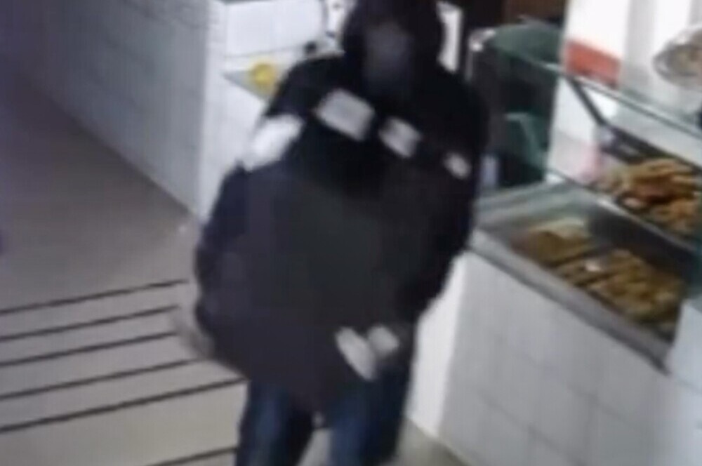 Furto in negozio di arredi per bagno a Firenze, presi i computer