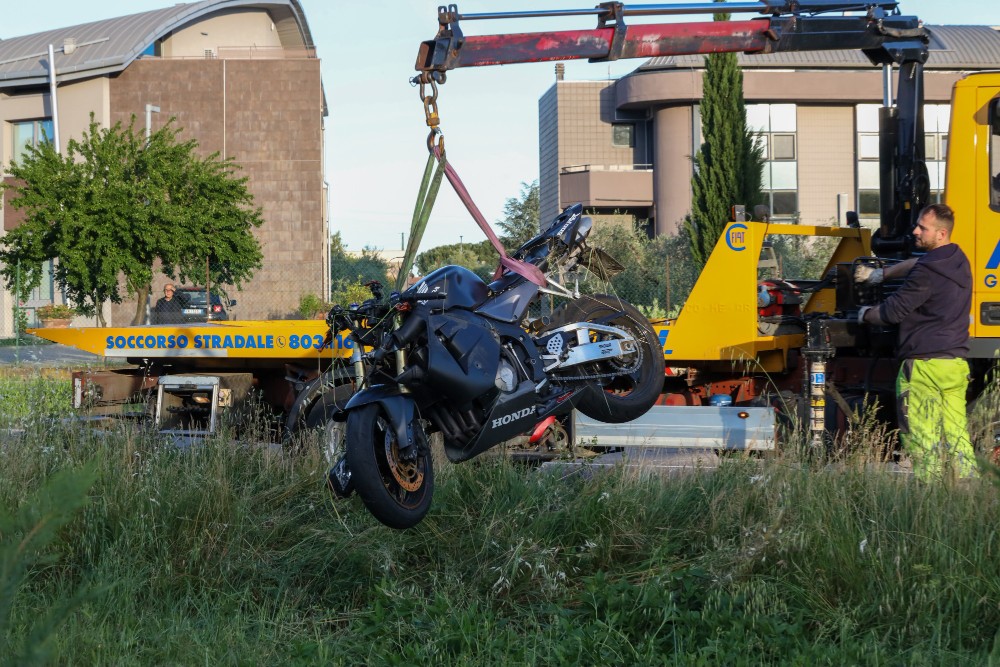Tragedia sul viadotto dell’Indiano, 28enne travolto e ucciso: restano molti interrogativi