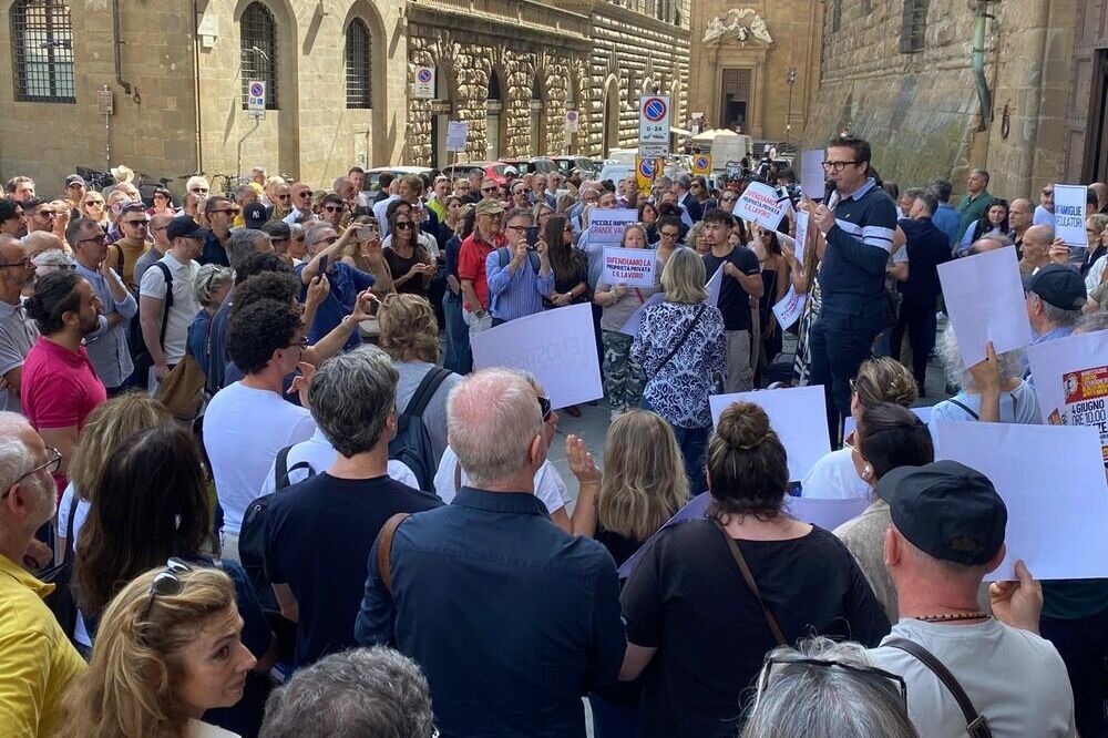 A Firenze protesta contro la delibera su stop nuovi affitti brevi
