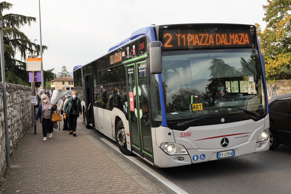 Bus e tram, torna il rischio rincari: il biglietto potrebbe salire a 2 euro
