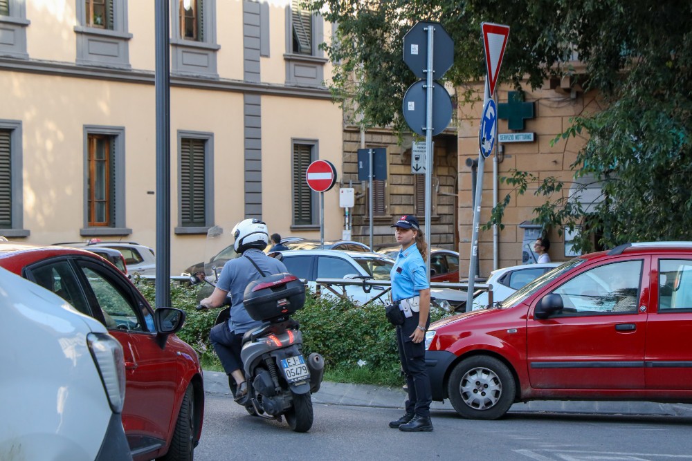 Auto in Toscana, cresce il green ma un veicolo su tre ha oltre 15 anni