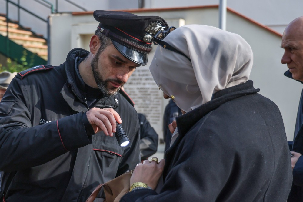 Terrorismo, perquisito un 16enne nel Fiorentino: indagini sui contatti del giovane arrestato