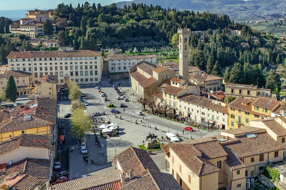 Fiesole, risolto il giallo della panchina divelta: nessun atto vandalico, è stato l'urto di un mezzo in manovra
