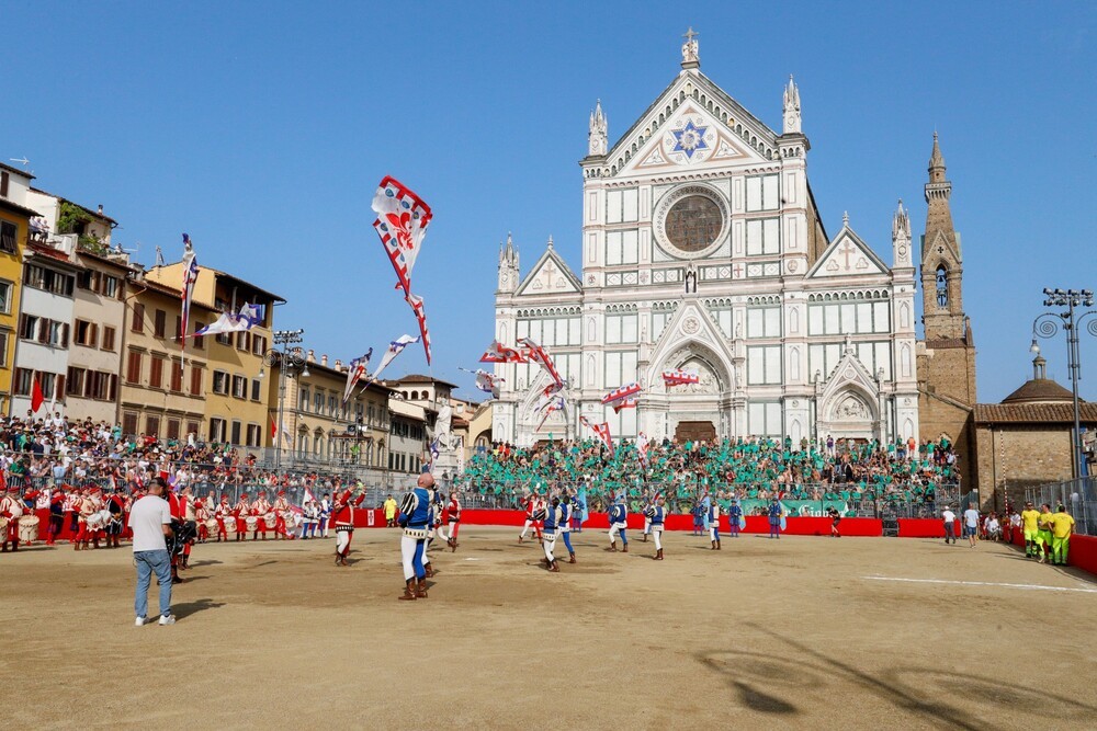 Calcio storico fiorentino, stop a alcolici e a contenitori bevande in vetro