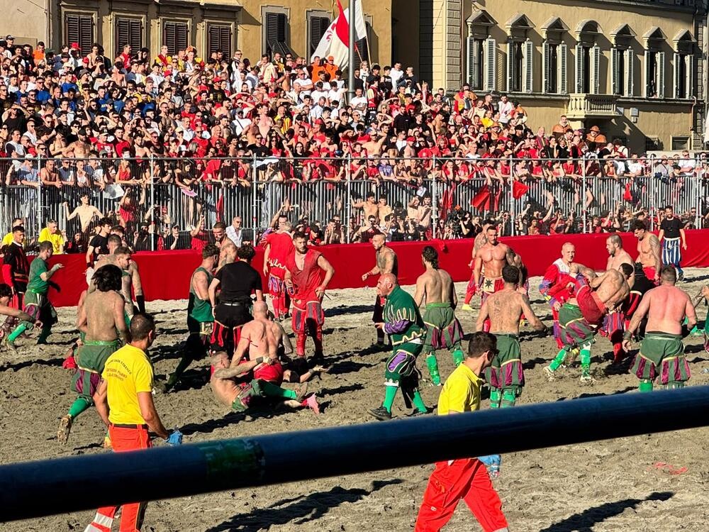 Calcio Storico Fiorentino, Rossi da record: Verdi travolti 22-2 in semifinale