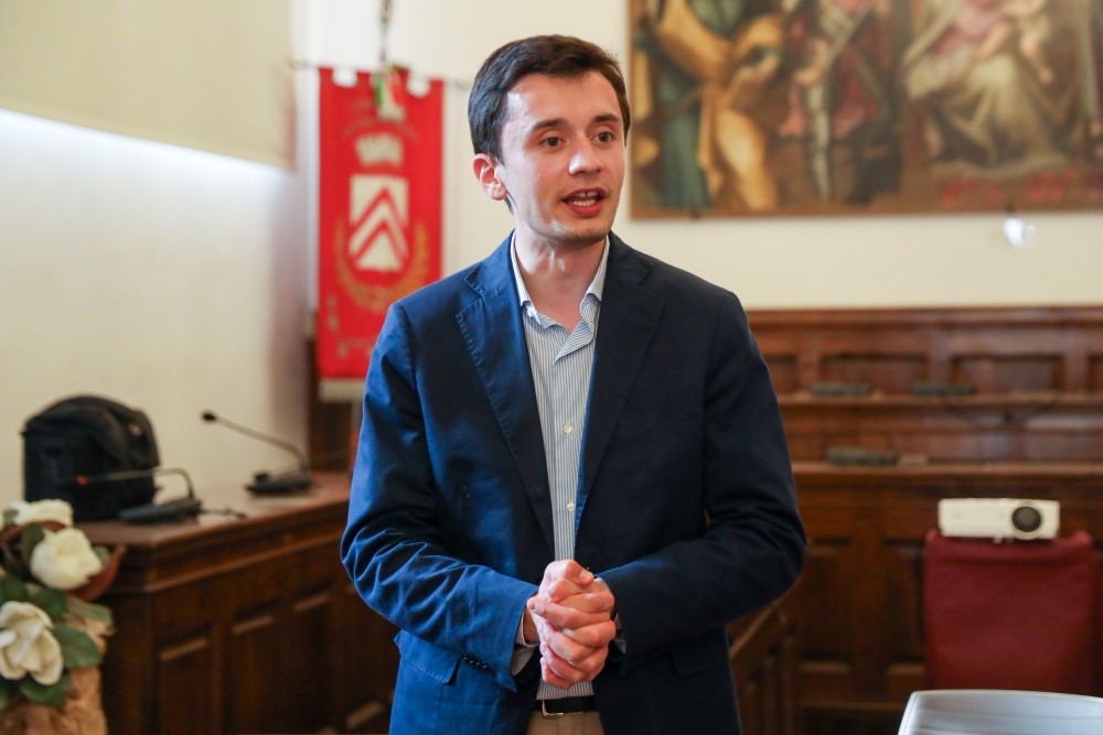 Dika: 'Esprimo piena e pubblica solidarietà a Giovanni Donzelli'