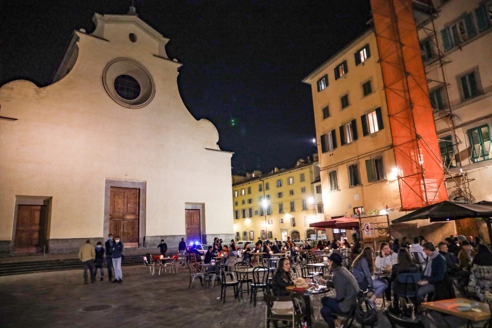 Su movida linee guida Toscana, da sistemi per misurare decibel a steward