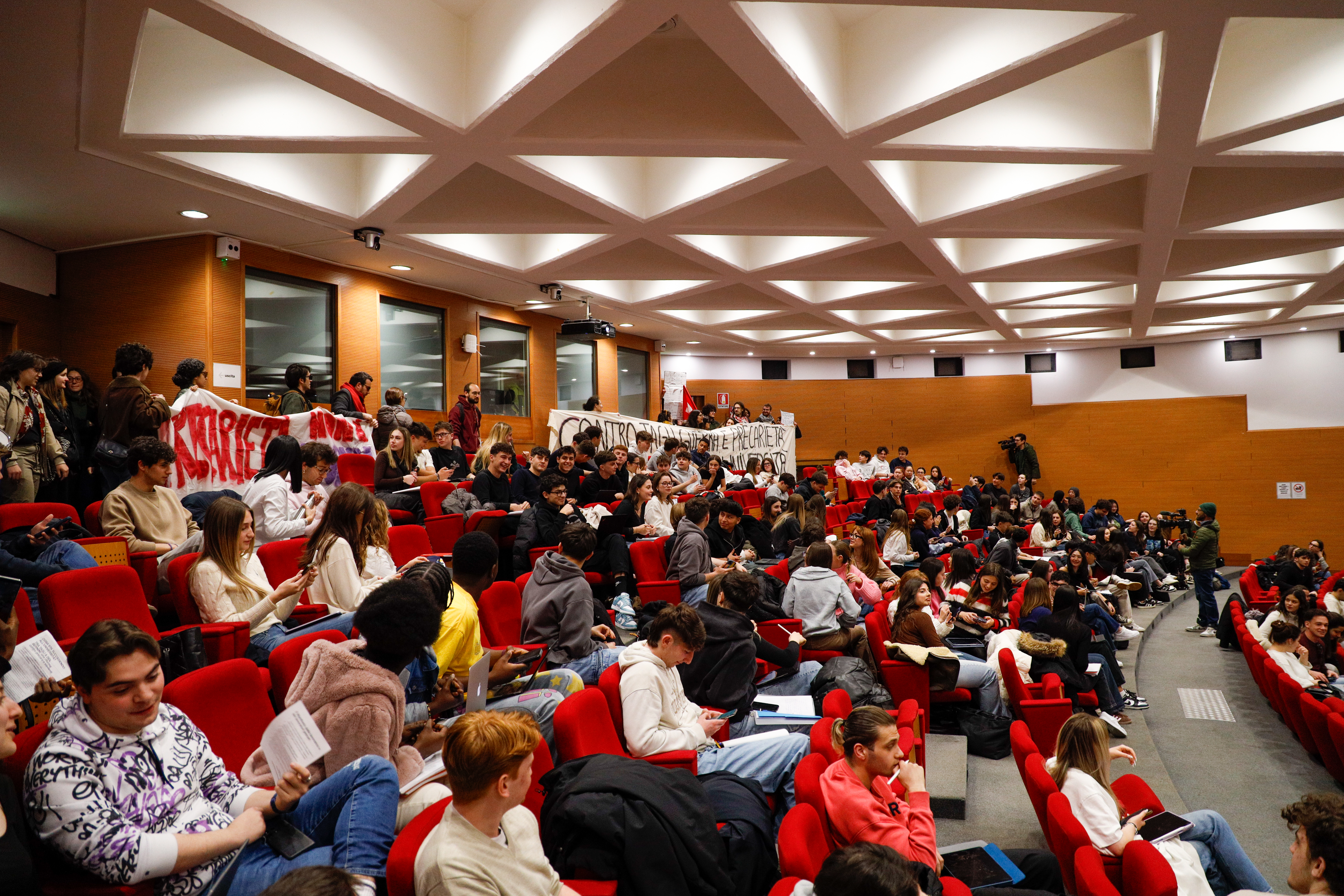 Università di Firenze, al via il crowdfunding per la ricerca: l'Ateneo raddoppia i fondi