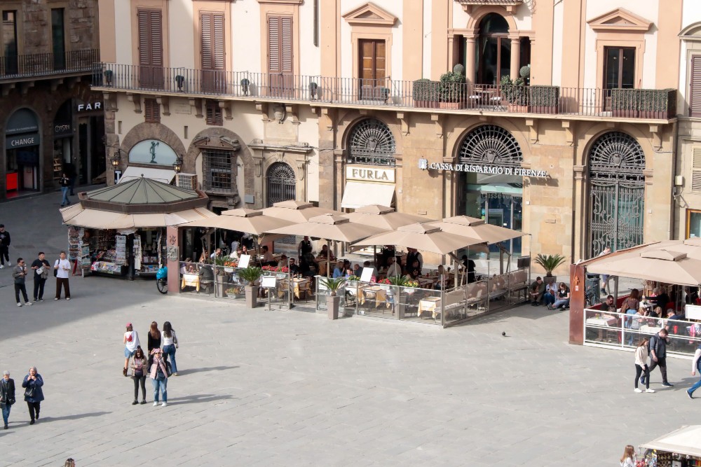 Dehors, autorizzazioni a rilento: protestano gli esercenti