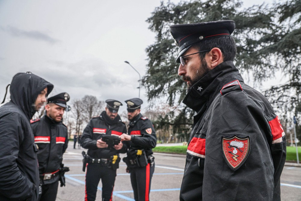 Denuncia una violenza sessuale in casa: indaga la Squadra Mobile