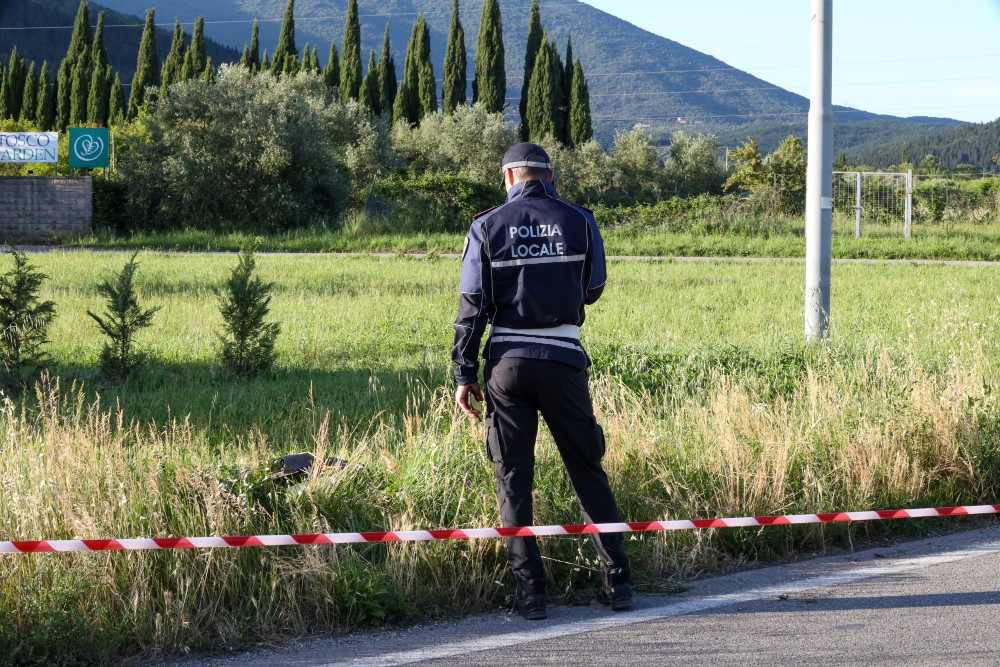 Truffa un’anziana e investe un carabiniere durante la fuga: arrestato 51enne