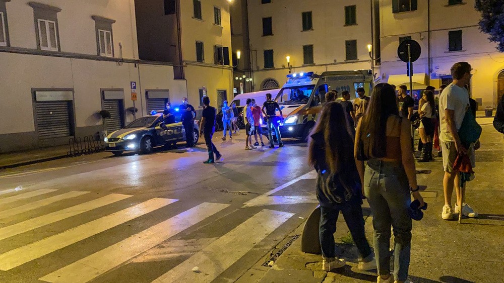 Accoltellato alla schiena in centro a Firenze