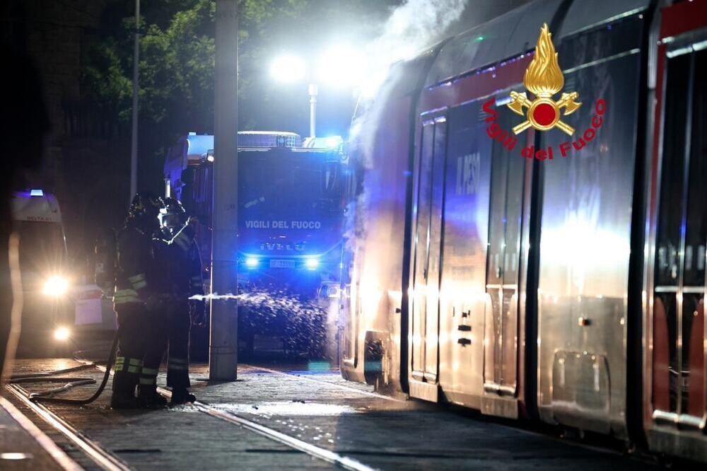 Principio d’incendio su un tram Sirio, stop temporaneo alla circolazione