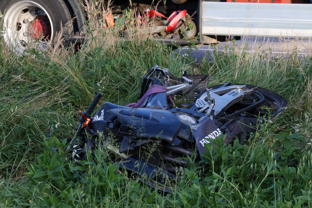 Scontro tra auto e scooter a Coverciano, ferito un 18enne