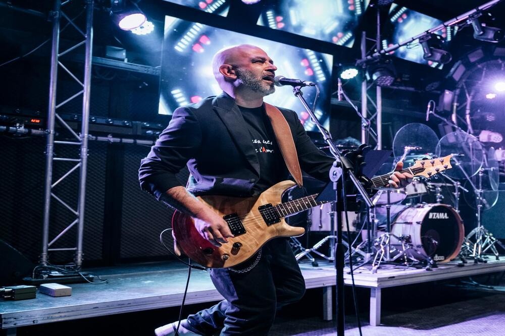 Esce il nuovo album di Simone Giacomelli: “Non ci resta che la musica (e l’amore)”