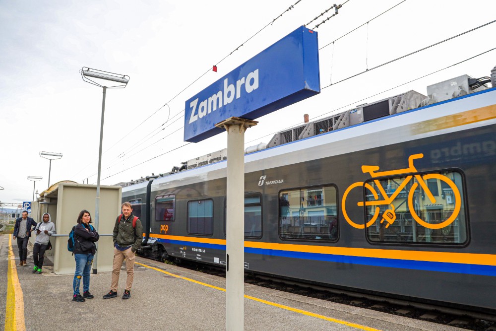Treno fermo in galleria a Firenzuola, il racconto: 