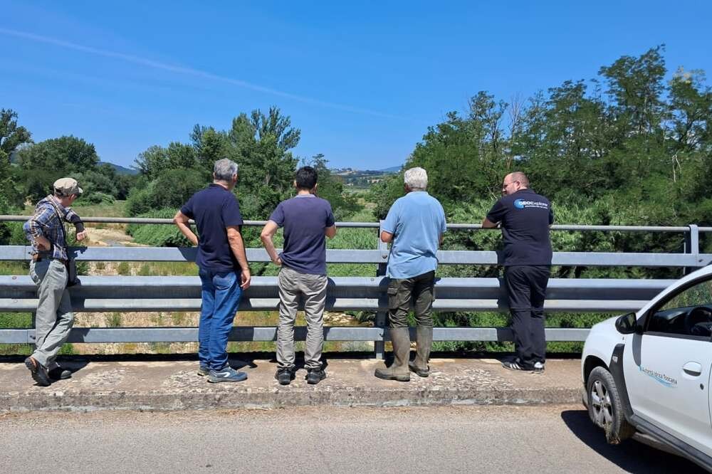 La Pesa è nuovamente in secca: sopralluogo sul torrente di Autorità Idrica Toscana, Autorità di Distretto e Contratto di Fiume